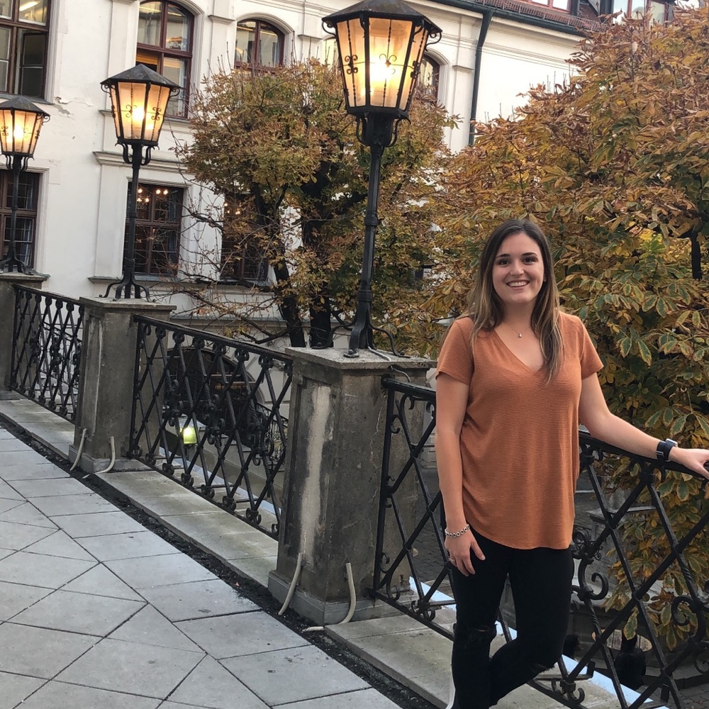 Meet your Posher, Caity